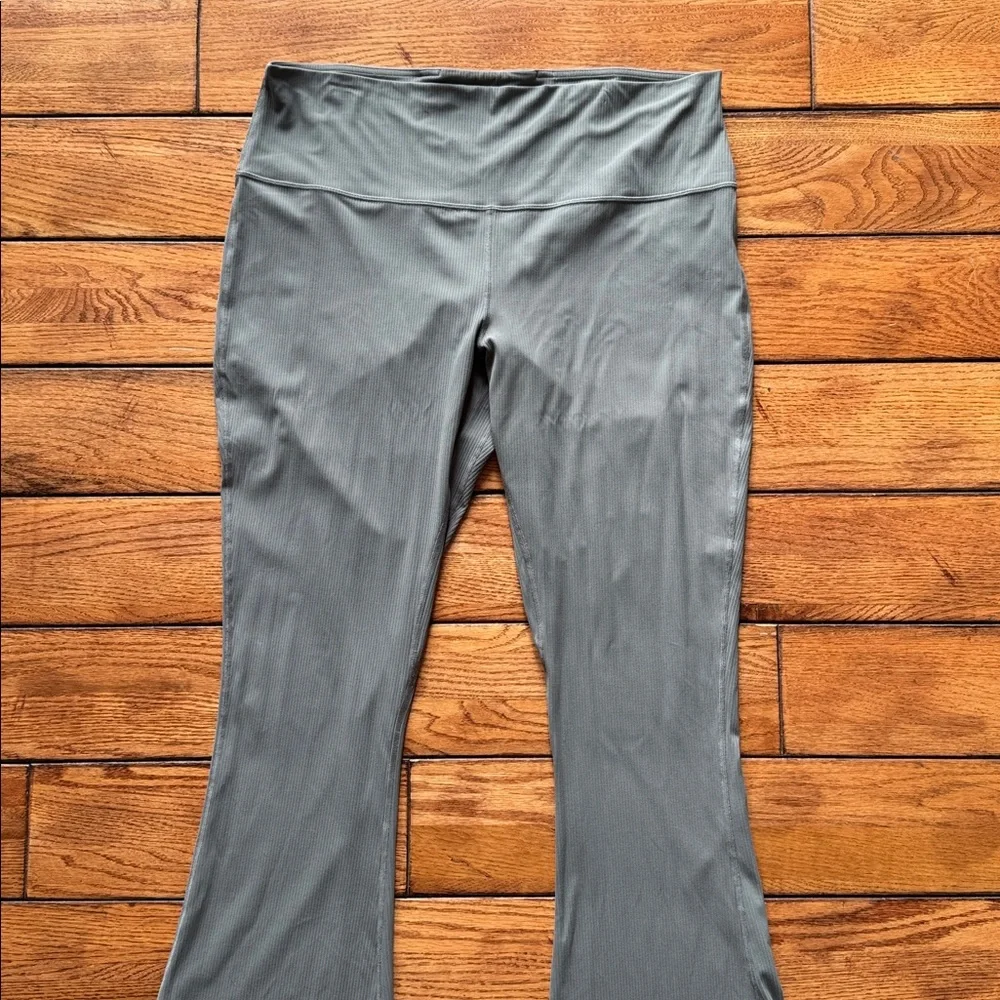 Lululemon Align Ribbed Mini Flare Leggings Pants‎ Size 18 Inseam 32” Gray - Picture 2 of 13